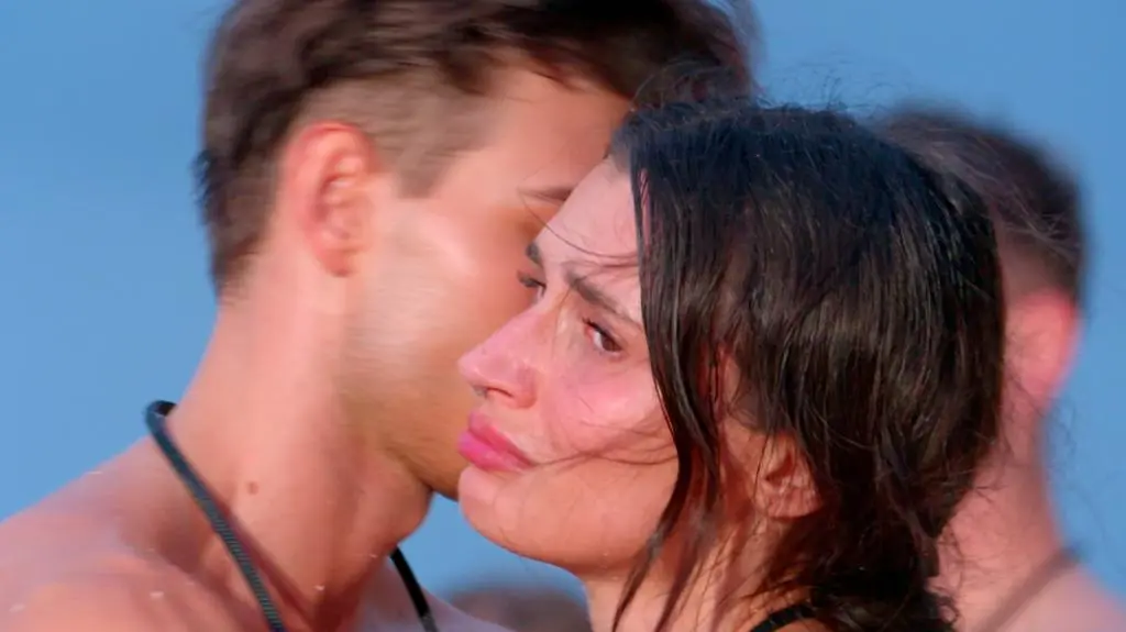 TVN7_PRORES_HOTEL_PARADISE_S10_ODC_29_POP1