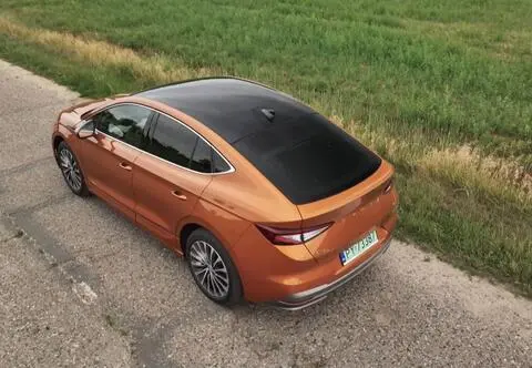 Skoda Enyaq Laurin & Clement - urzeka jasną tapicerką