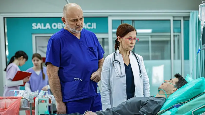 "Szpital św. Anny", odc. 111. Maciek zjawił się pod drzwiami Kaśki, a Zyta usłyszała szokujące wieści [STRESZCZENIE]