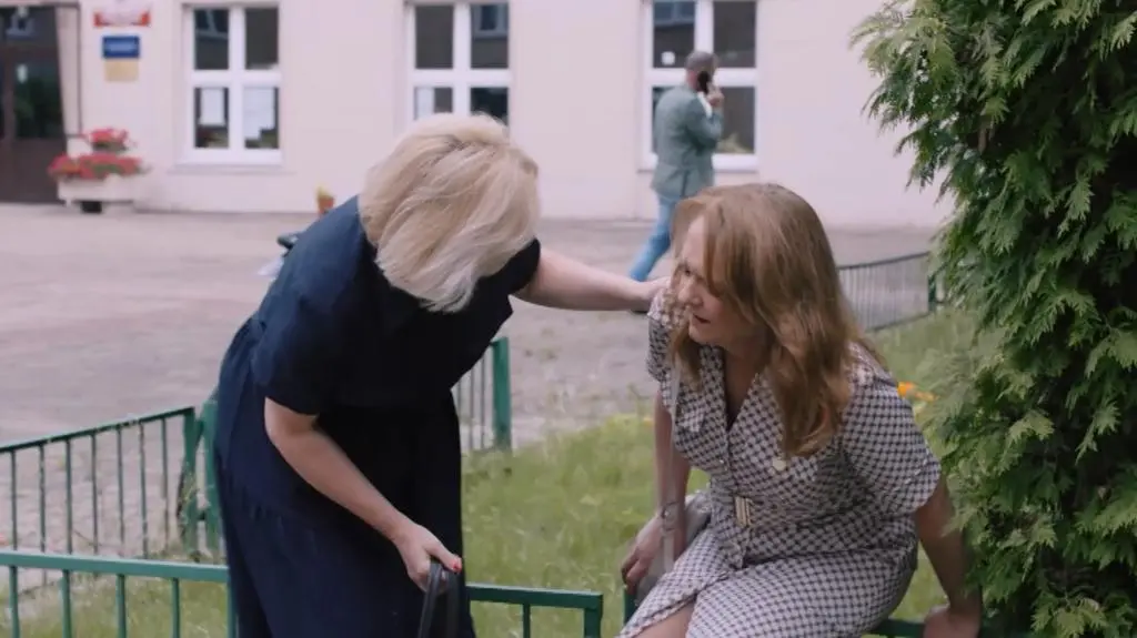 "Na Wspólnej" odc. 4133. Bednarczukowa płacze przez nowego nauczyciela?! [STRESZCZENIE] 