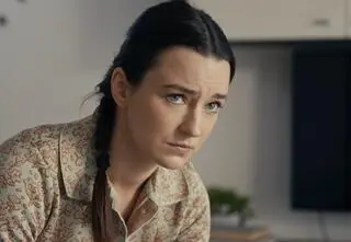 "Szpital św. Anny". Odc. 43. Kaśka postawiła się Bartkowi, Kaja zdała egzamin, a rodzice Marty chcą rozstania z Tomkiem