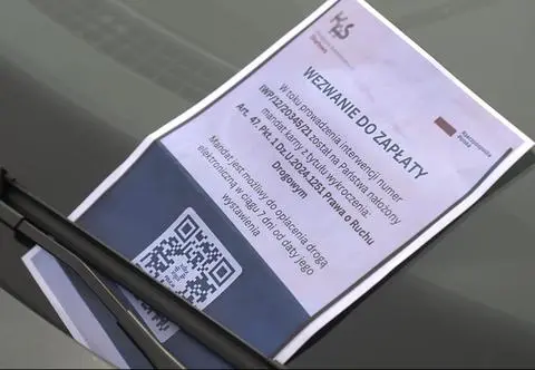 Uwaga na fałszywe mandaty! Groźne kody QR trafiają za wycieraczki aut