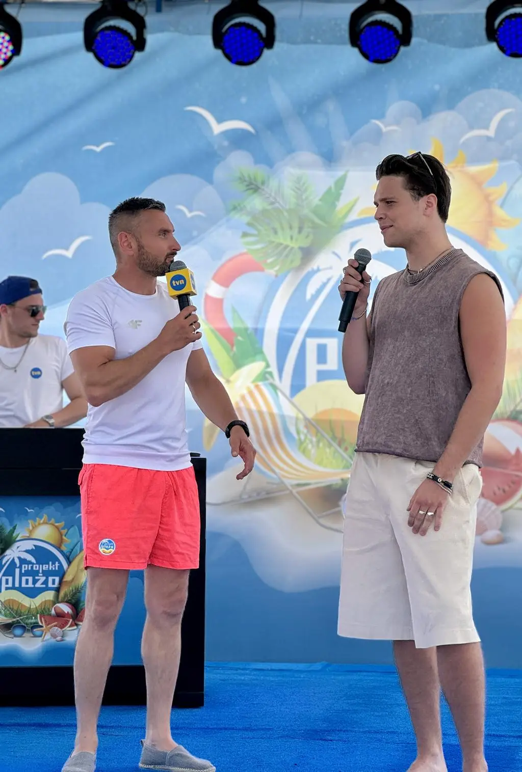 Projekt Plaża - Świnoujście: Teo Tomczuk z prowadzącym