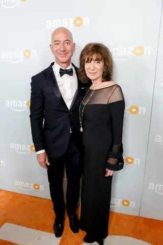 Jeff Bezos z matką, Jackie Bezos