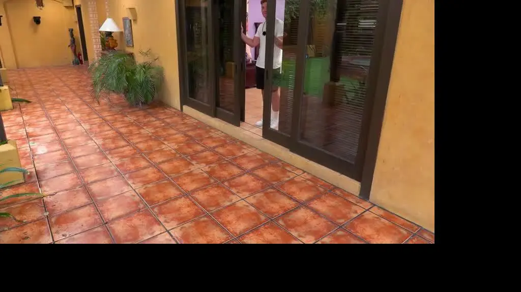 "Hotel Paradise 10"