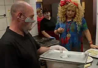 "Kuchenne rewolucje" w Łodzi. Magda Gessler zmieniła pierogarnię "Palce Lizać" na lokal "Doprawione jabłkiem"