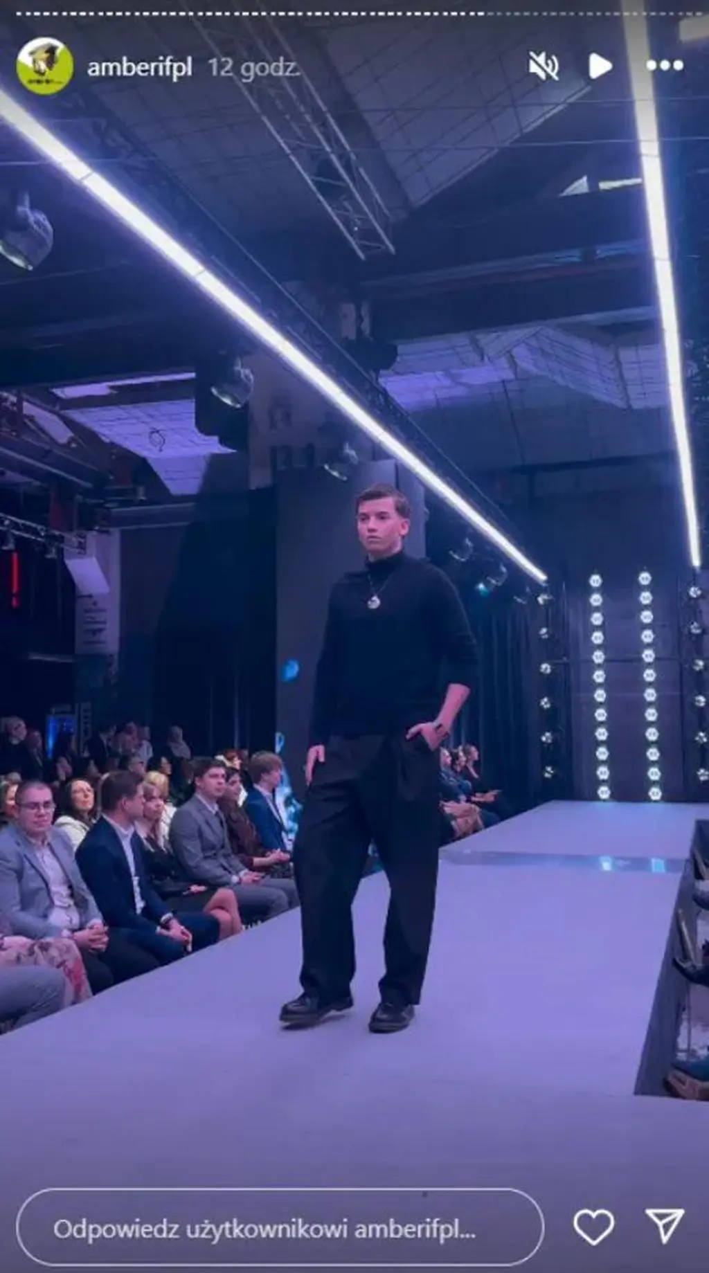 Szymon Bieniuk na pokazie mody