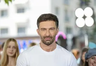 Mateusz Hładki o kulisach pracy w telewizji, współczesnych mężczyznach, rodzinnym domu i ojcostwie [WYWIAD]