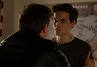 "Na Wspólnej" w odcinku 3845: Grzesiek wyznał, że jest kobietą trans. Czy stracił przyjaciela?