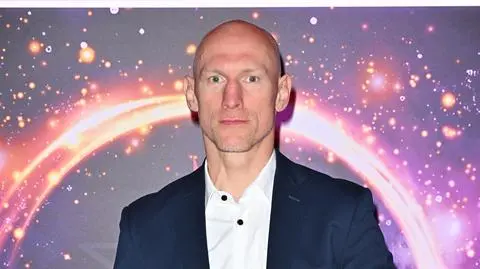 Krzysztof "Diablo" Włodarczyk z dorosłym synem na premierze filmu. Są jak dwie krople wody