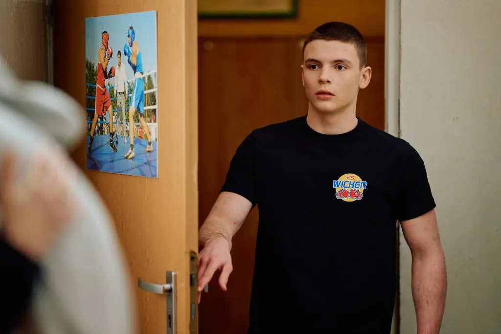 "Na Wspólnej", odc. 4201-4204. Junior widzi pocałunek matki z trenerem