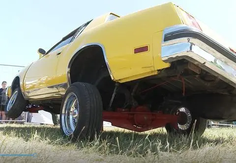 Corvette, lowrider, custom… amerykańska motoryzacja na całego