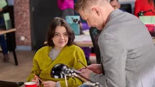 Aktualnie czytasz: "Na Wspólnej" w odcinkach 3787-3790: Pocałunek Cieślika z Martyną i walka o powrót do normalności po postrzale!