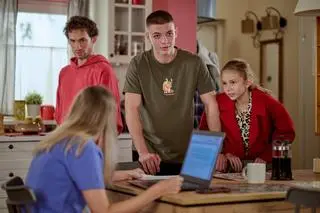 "Na Wspólnej", odc. 4149. Junior, Jarek, Eliza, Hanusia