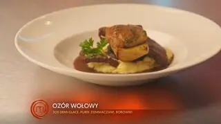 Gotowany ozór wołowy z purée z chrzanem i sosem grzybowym demi-glace
