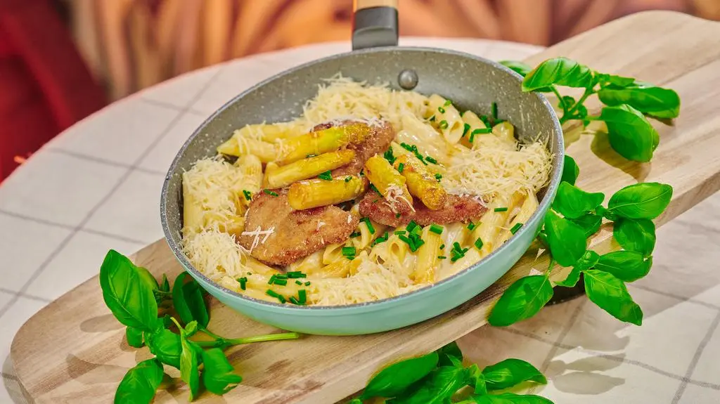 Magda gotuje Internet 2: Penne ze szparagami i szynką