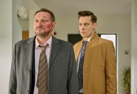 "Na Wspólnej" PRZED EMISJĄ odcinka 3872 w TV: Napaść na mordercę żony? Czy Darek rozwikła zagadkę?