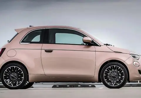Fiat 500 wraca do korzeni. Wersja spalinowa powraca szybciej niż myśleliśmy