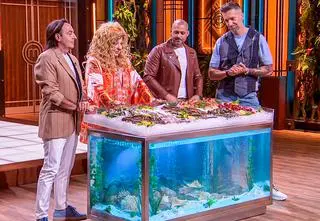Kuchenne niespodzianki w "MasterChef". Pojedynek na owoce morza i słodki test przetrwania [PRZED EMISJĄ W TV]