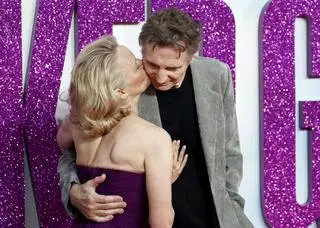Pamela Anderson i Liam Neeson