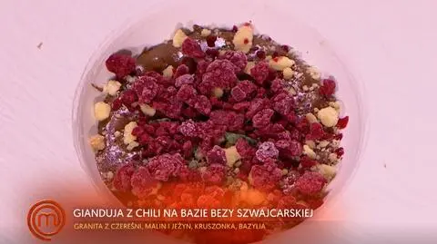 Sylwia Skłodowska: Gianduja i chili Crème Chiboust z kruszonką i granitą z owoców leśnych