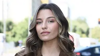 Julia Wieniawa zaprosiła fankę na scenę. Wzruszający moment podczas koncertu. "Kocham cię"