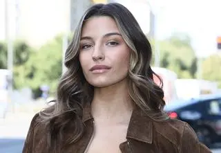 Julia Wieniawa zaprosiła fankę na scenę. Wzruszający moment podczas koncertu. "Kocham cię"