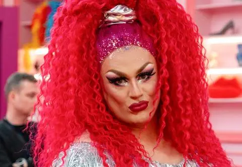 Adelon to Drag Queen o wielu twarzach. Kim jest mentorka z "Czas na Show. Drag Me Out"?