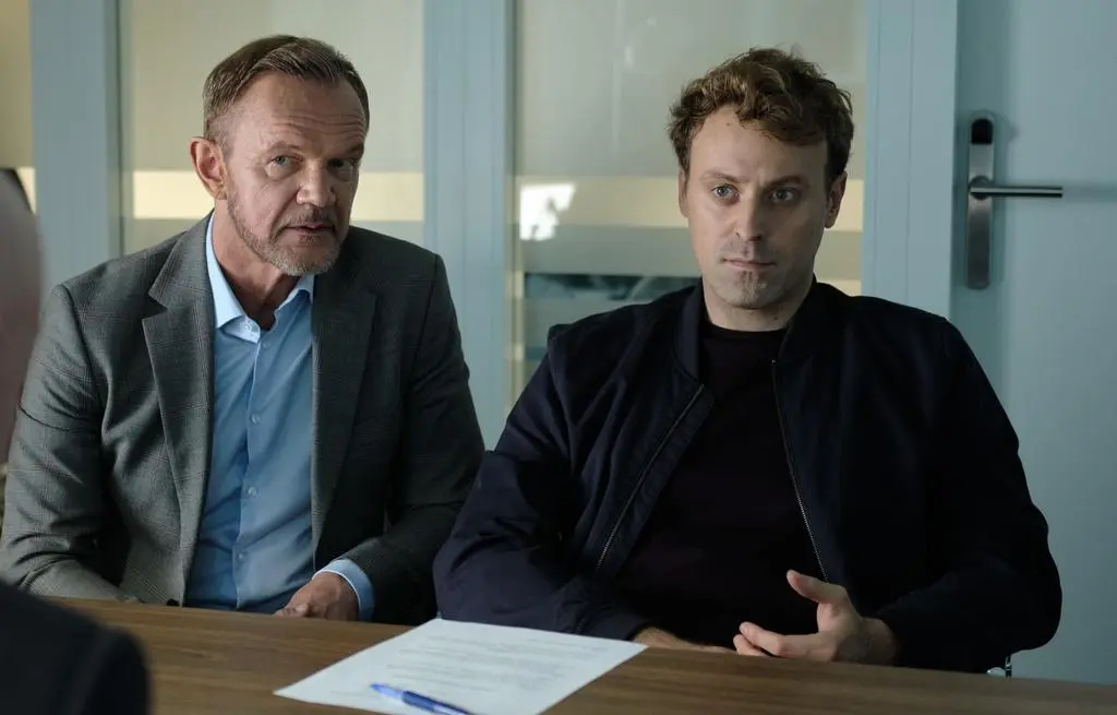 Tajemnica zawodowa: Andrzej (Cezary Pazura), Tomasz (Mateusz Rusin)