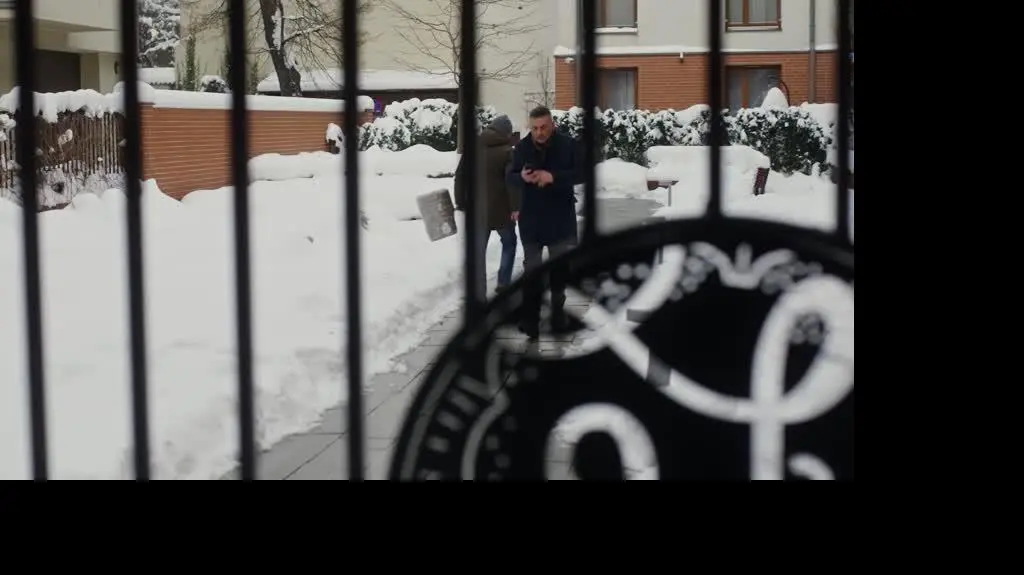 Papiery na szczęście: "Jedyny pasożyt w rodzinie to ten beznadziejny Staszek"!