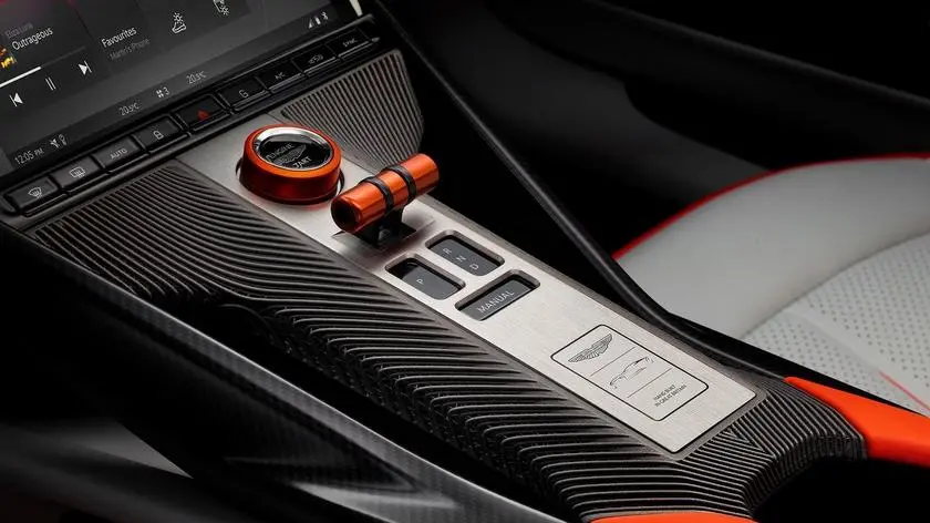 Aston_Martin-Valen-2028-1280-d88d3546e70842069fd782632019da72d0