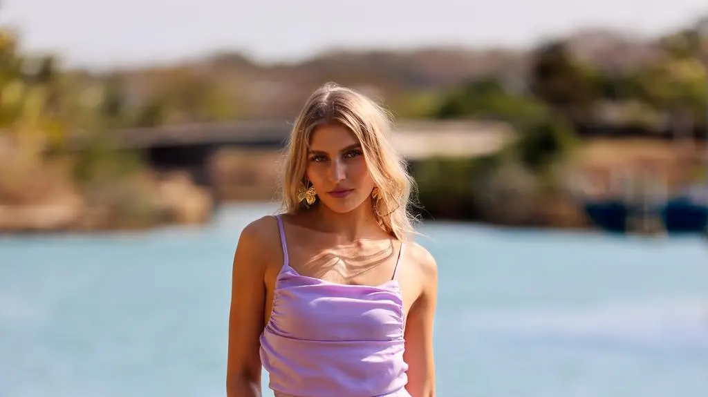 Hotel Paradise 7: ŁUCJA JANIK 