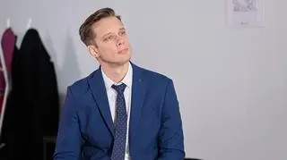 Darek Żbik (Mikołajczak Michał) w biurze.