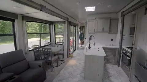 Ciężarówką przez Stany: Tak wyglądają luksusowe kampery!