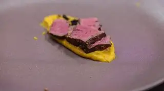 Aleksandra Sopella: Polędwiczki wołowe na purée z dyni, z sosem balsamicznym i aromatyczną brukselką.