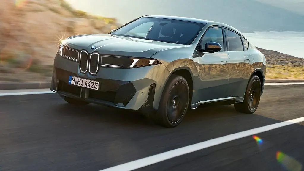 BMW-iX4-2027-1280-534303833ddfaa892f42472b50d58b17a5