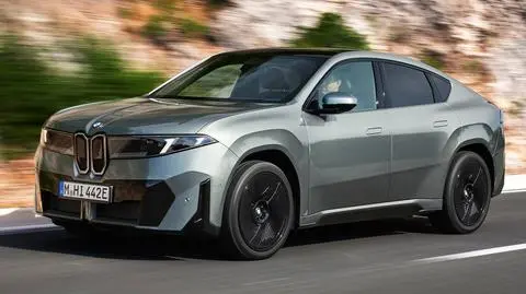 BMW iX4