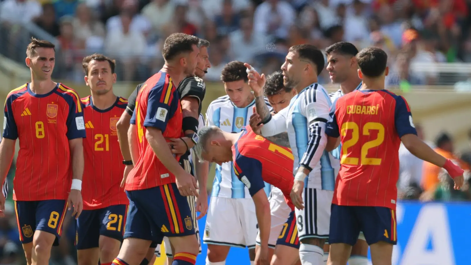 Skandal po finale mundialu! Bójka na murawie, cios w twarz i ostentacyjny bojkot Argentyny