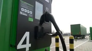 Pierwsza publiczna stacja ładowania elektrycznych ciężarówek w Polsce. Czy elektryk jest tańczy od diesla?