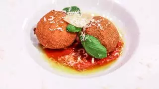Iwo Mnich: Arancini alla pomidoro z ragù i oliwą bazyliową