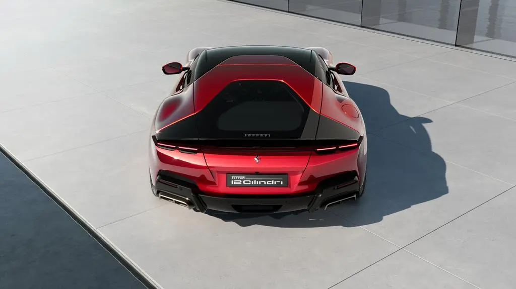 New_Ferrari_V12_ext_03_Design_red_media_90212593-bbe5-4d7c-bf78-0d3fe1174ee4