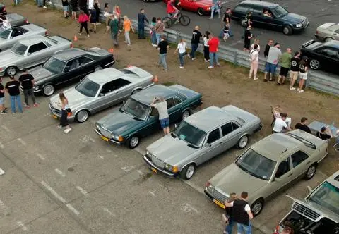 Ogólnopolski zlot Mercedesów. Od najnowszych modeli po kilkudziesięcioletnie egzemplarze 