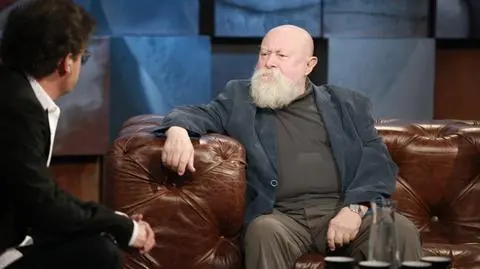 Jaki stosunek do Gibonów ma profesor Bralczyk?