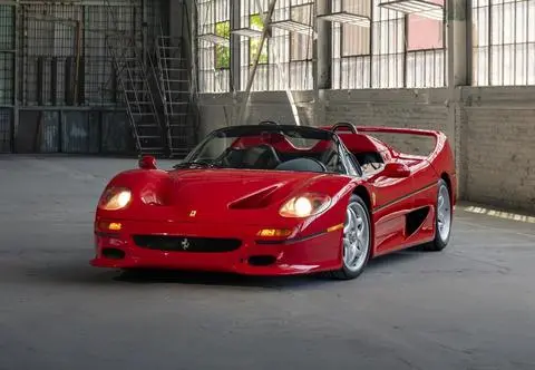 Na sprzedaż trafi Ferrari F50 Mike'a Tysona. Kupujący dostanie też wyjątkowy prezent