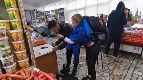 Azja Express: Ile razy Luka ugryzł parówkę?