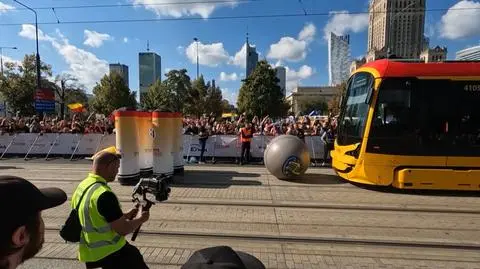 Gra tramwajami w kręgle i koszykówkę