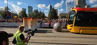 Gra tramwajami w kręgle i koszykówkę