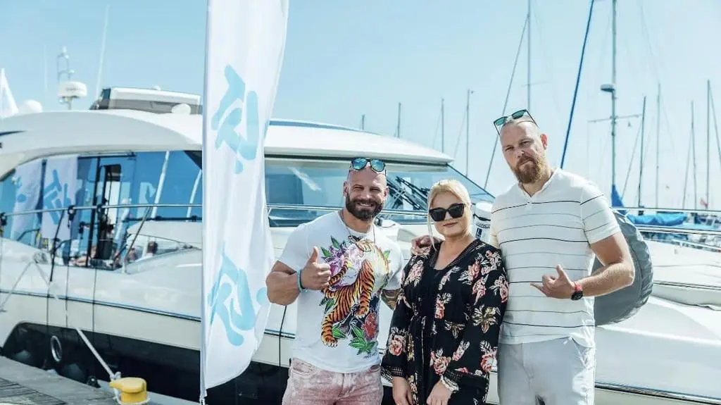 Goggleboat