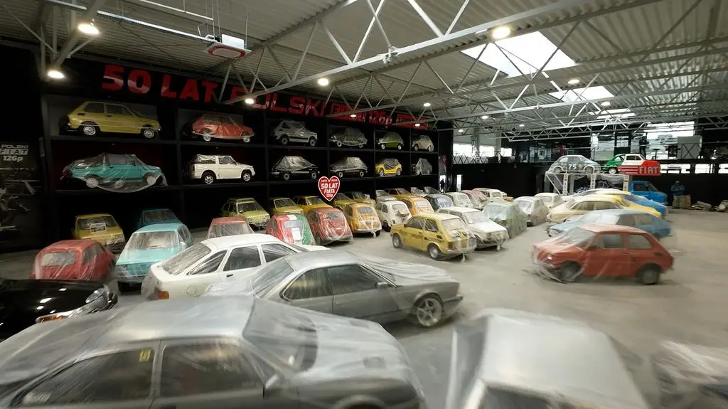 W muzeum motoryzacji znajduje się 500 eksponatów. 