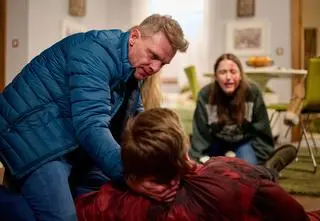 "Na Wspólnej" w odcinku 3834: Walka o życie po ataku narkomanki i zaginione dziecko!